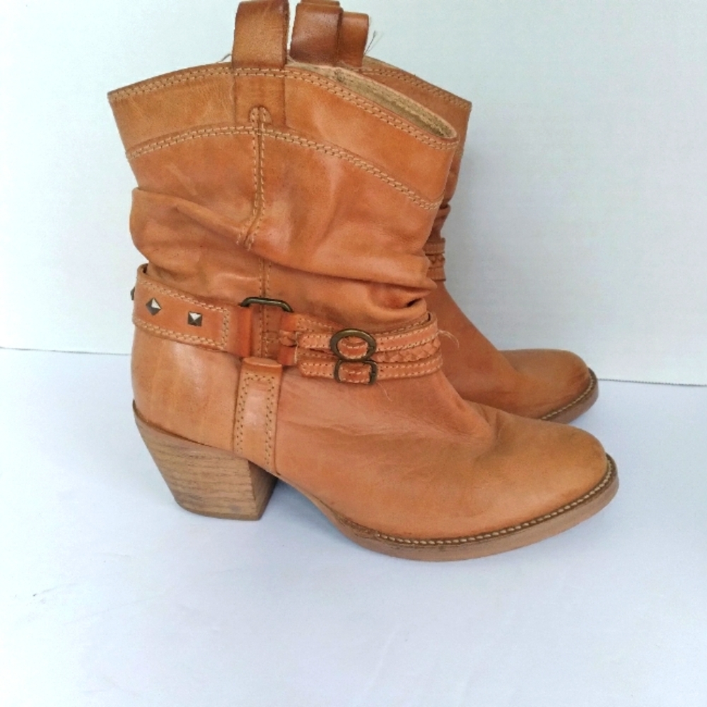 Leather Western Cowboy‎ Boots Studded Buckle Accent Tan Brown